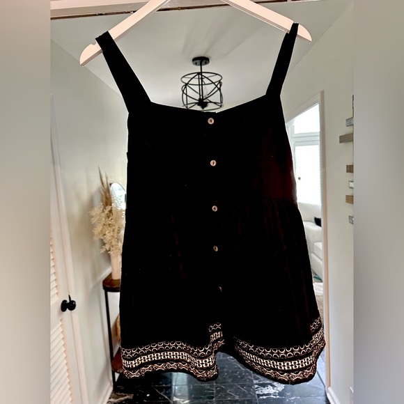 Embroidered Tank - Picture 2 of 3